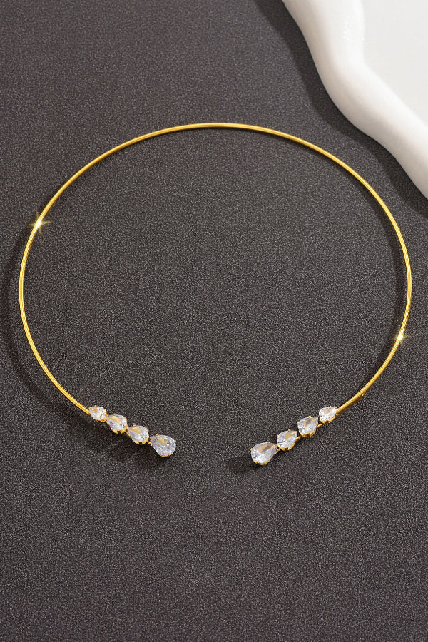 Collar Abierto de Cobre en Espiral con Circonita en Forma de Lágrima