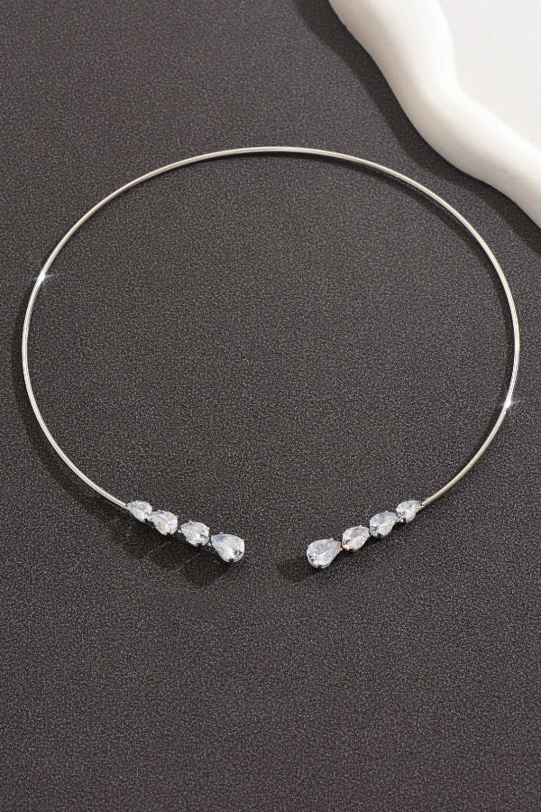 Collar Abierto de Cobre en Espiral con Circonita en Forma de Lágrima