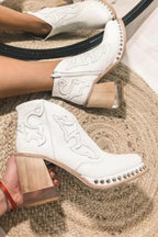 Botines de Tacón con Remaches Bordados y Cristal Acrílico