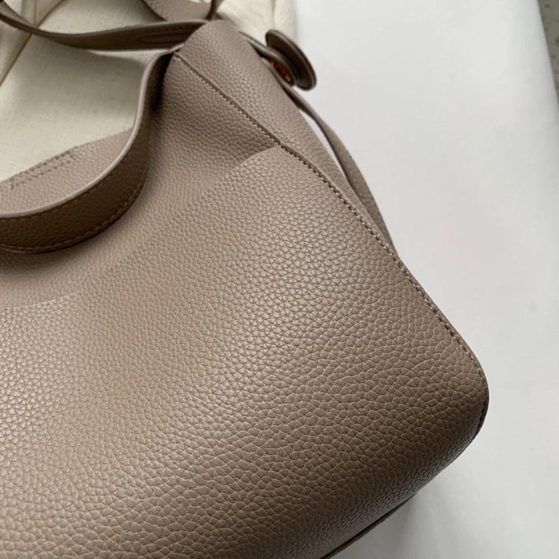 CAMILLE - Bolso Bandolera Grande de Piel Flexible Grabada