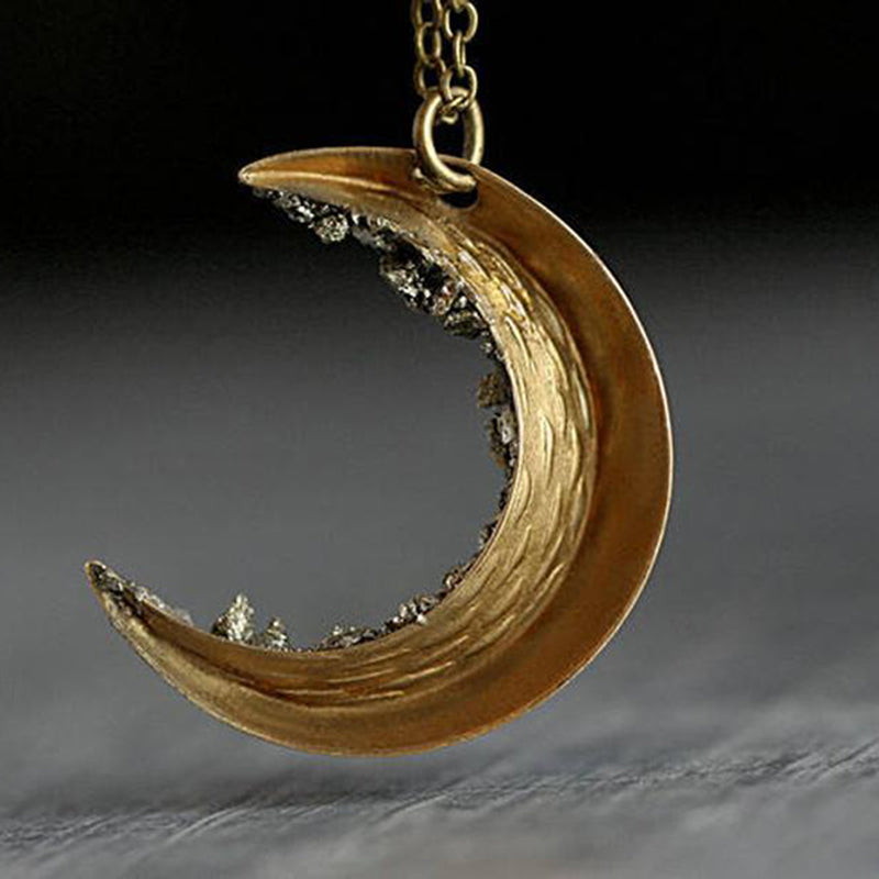 Collar Vintage con Diamante en Forma de Luna