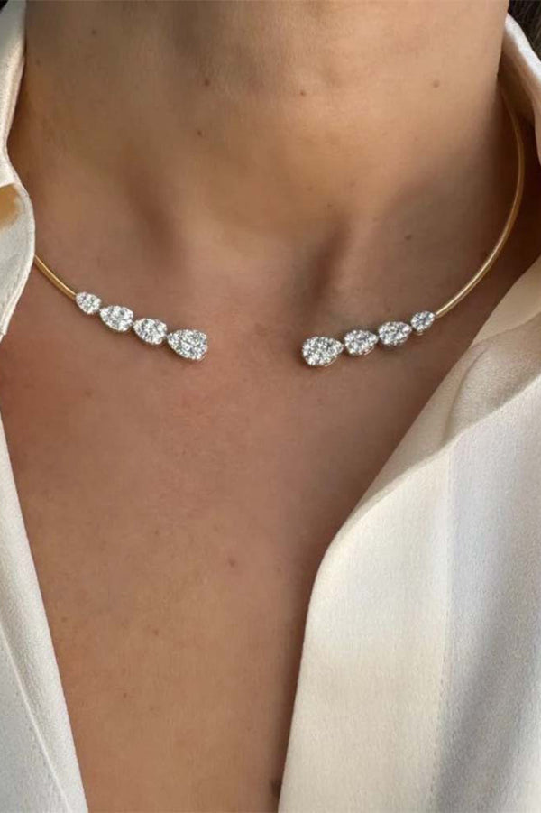 Collar Abierto de Cobre en Espiral con Circonita en Forma de Lágrima