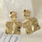 Pendientes Cuadrados de Metal Grabado y Martillado