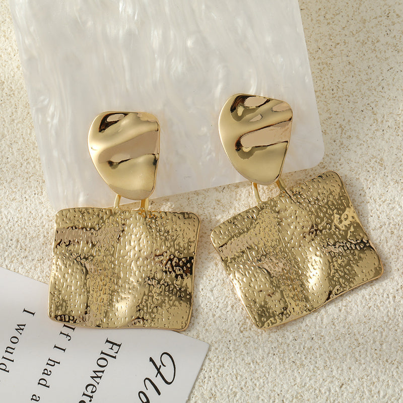 Pendientes Cuadrados de Metal Grabado y Martillado