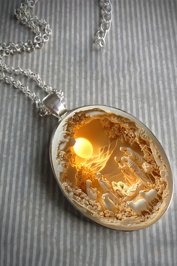 Collar de Cristal con Escena Religiosa Sagrada