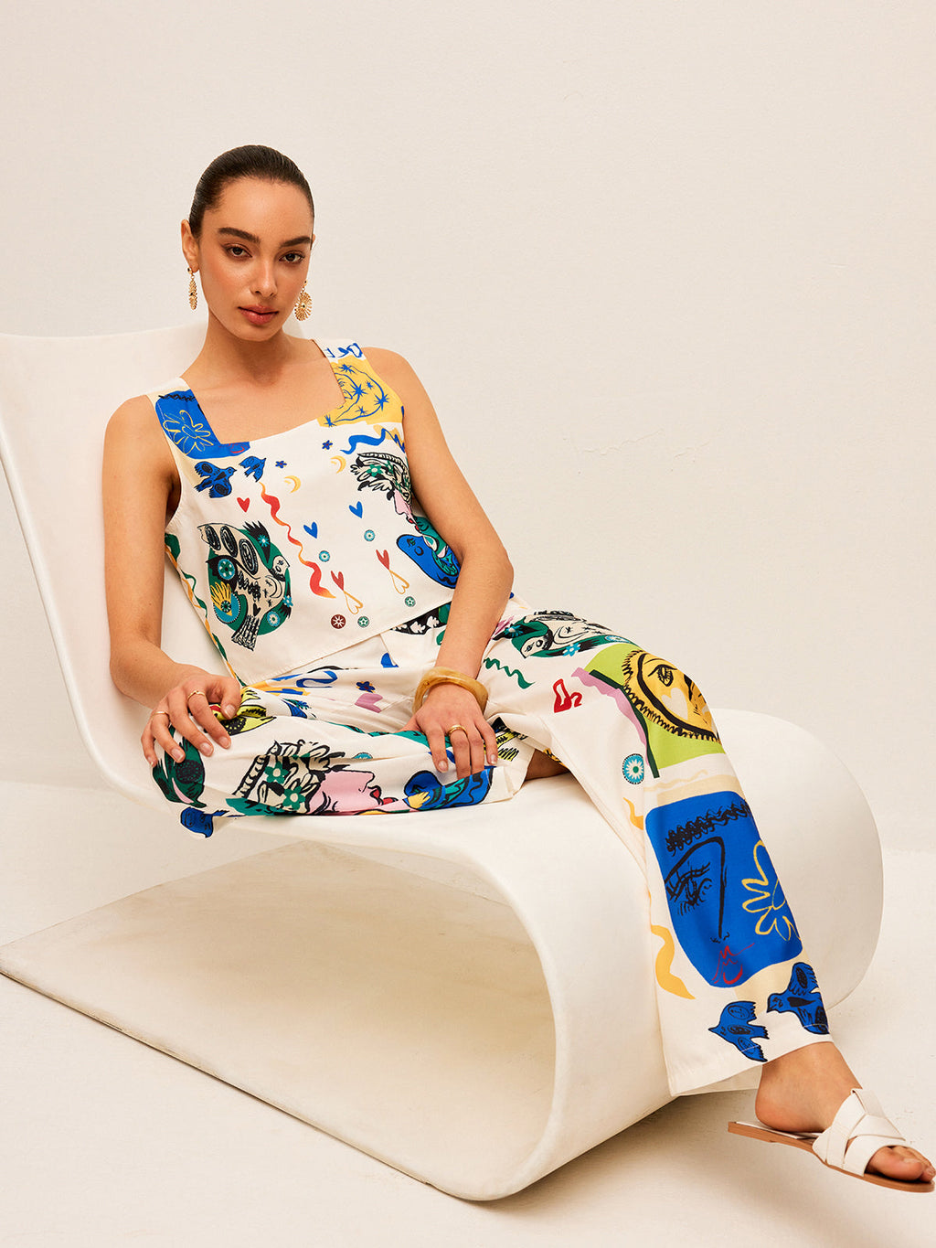 Conjunto de Top Corto con Estampado Gráfico y Pantalón Ancho