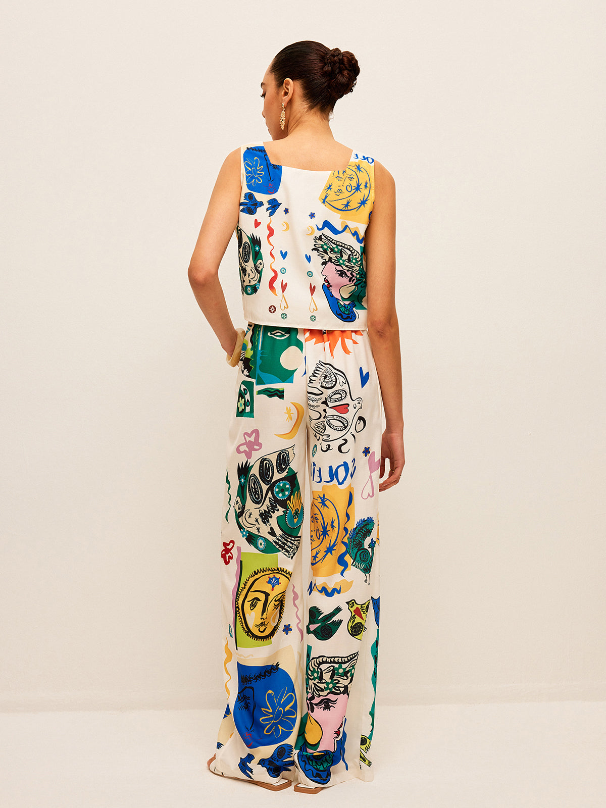 Conjunto de Top Corto con Estampado Gráfico y Pantalón Ancho