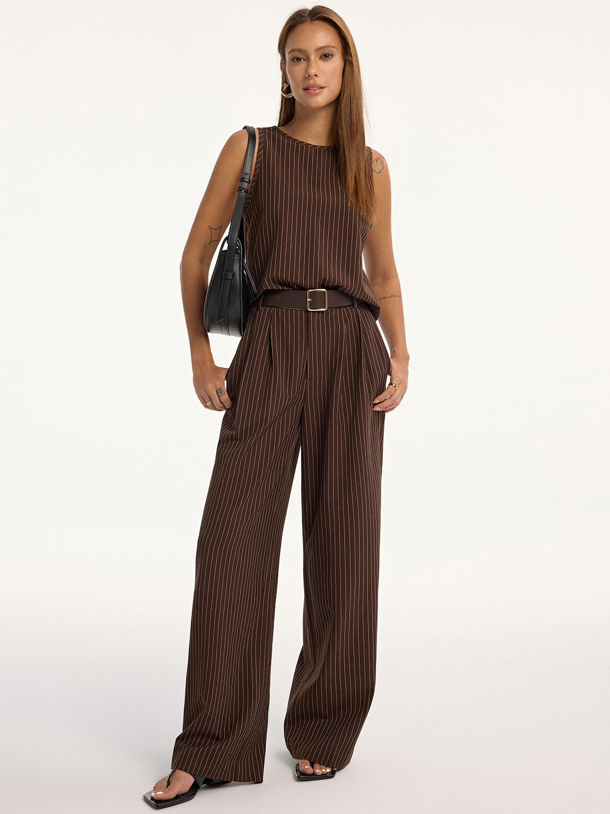 Conjunto de Top Sin Mangas y Pantalón de Raya Diplomática con Cinturón