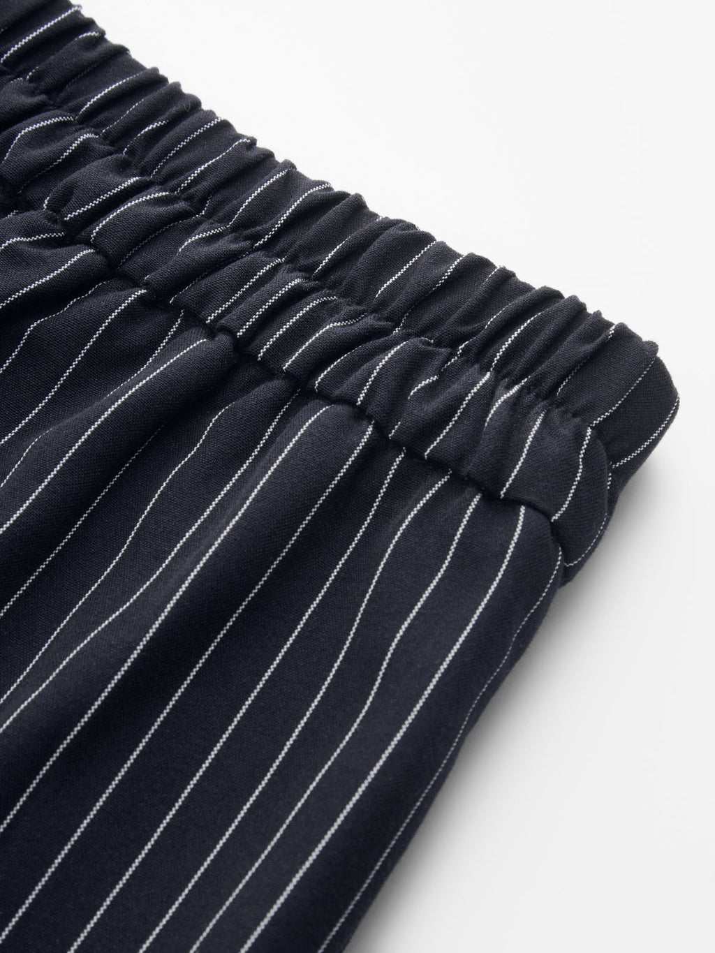 Conjunto de Top Cruzado Anudado y Pantalón Ancho de Raya Diplomática