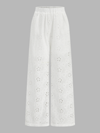 Conjunto de Dos Piezas con Bordado Ojal y Pantalón