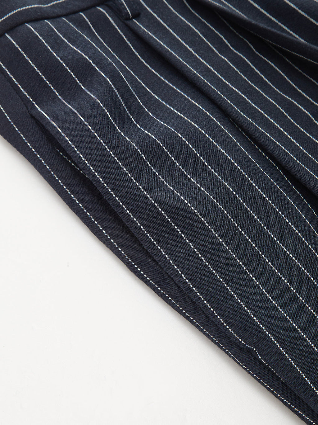 Conjunto de Camisa Sin Mangas y Pantalón de Raya Diplomática