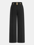 Pantalón Recto con Costura Frontal y Detalle de Barra Metálica