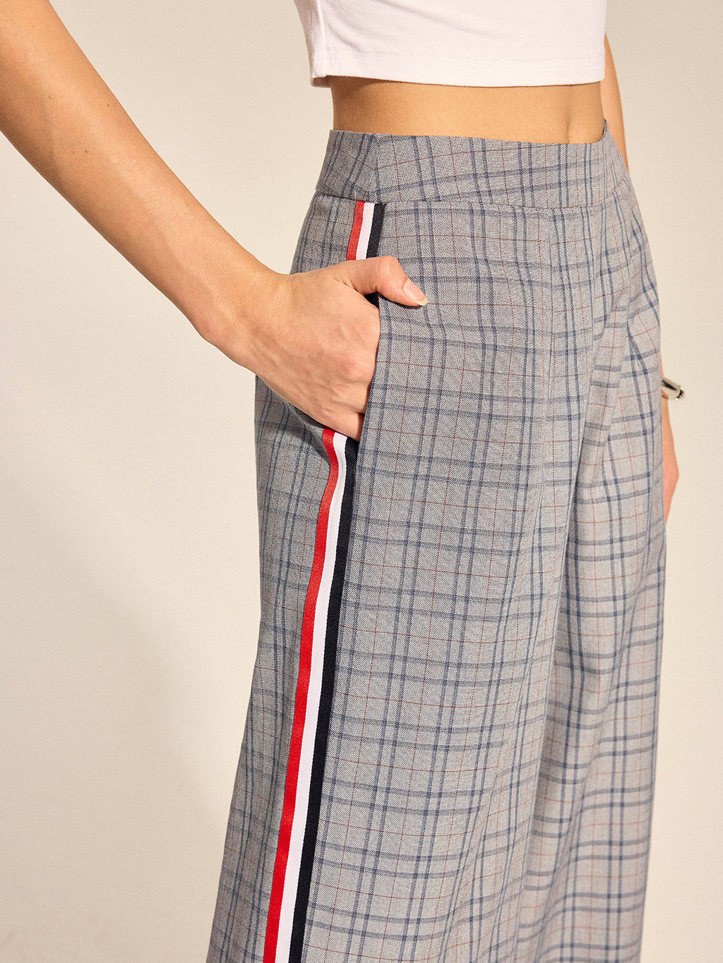 Pantalón Recto a Cuadros con Raya Lateral