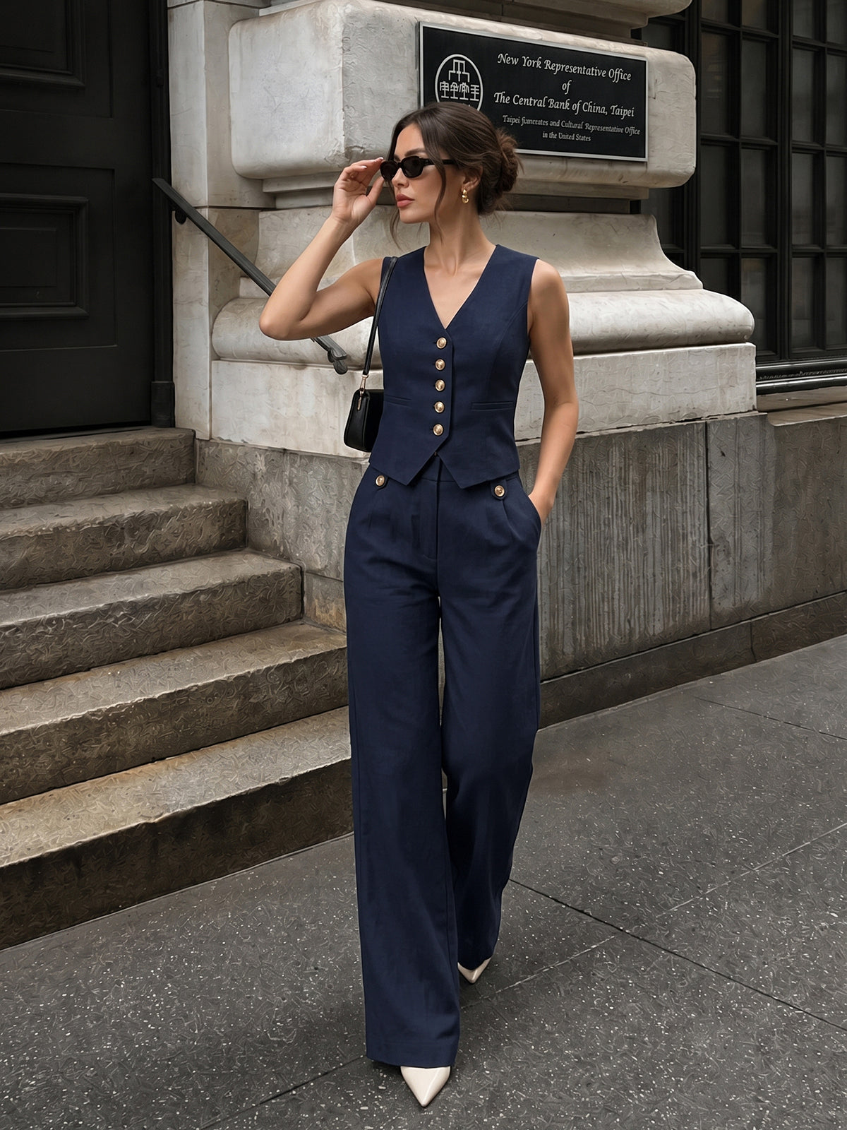 Conjunto de Chaleco Corto Entallado Cuello en V con Botones y Pantalón Ancho
