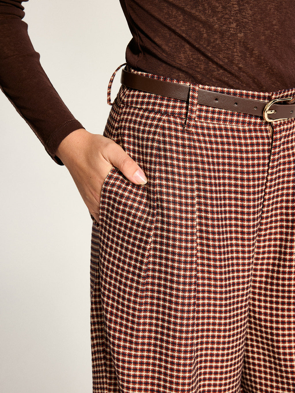 Pantalón Ancho Plisado a Cuadros con Cinturón