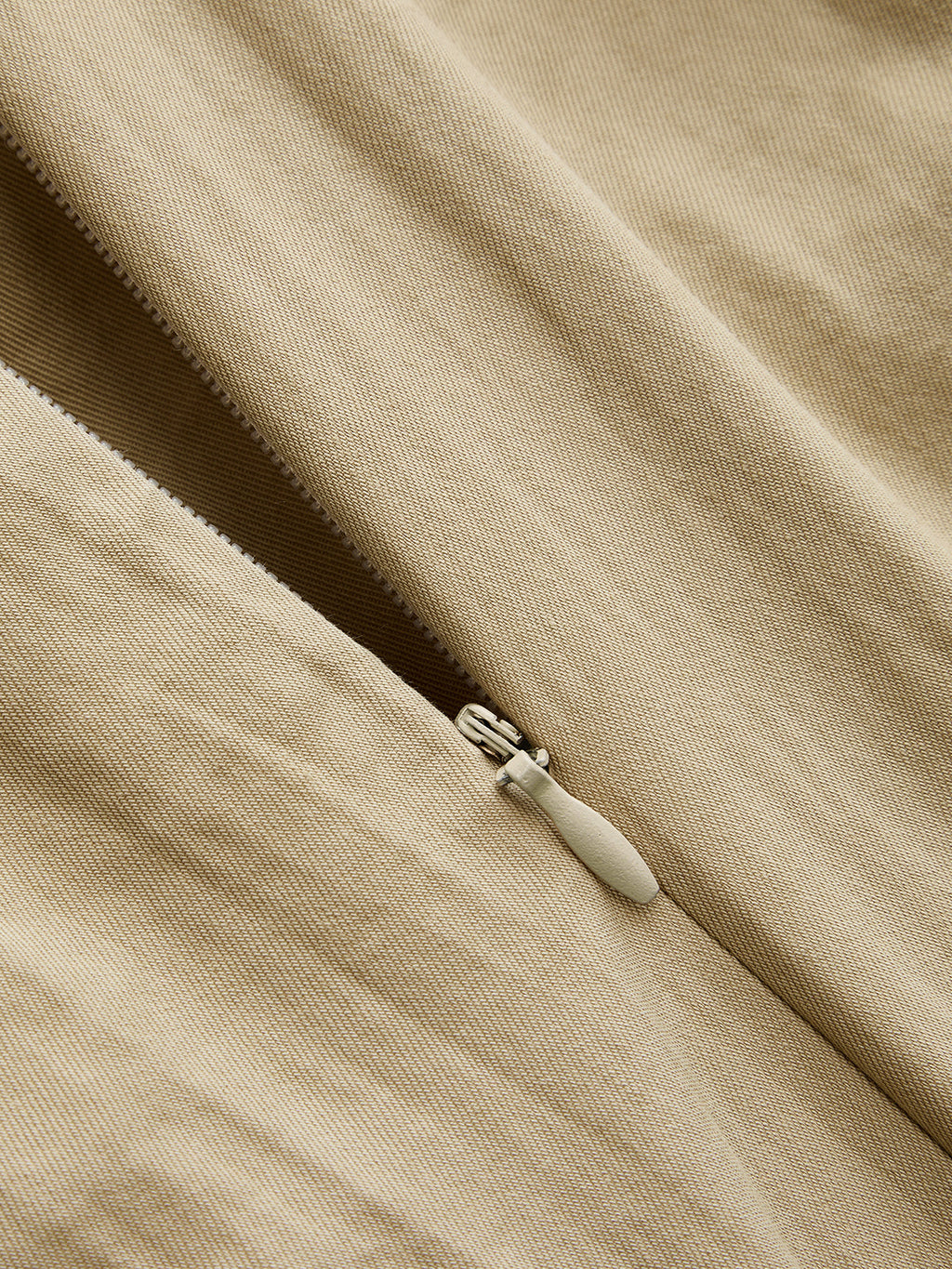 Pantalón Ancho con Superposición Cruzada y Nudo Frontal