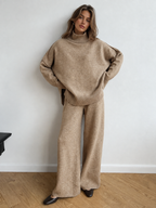 Conjunto de Cuello Alto Liso de Punto y Pantalón