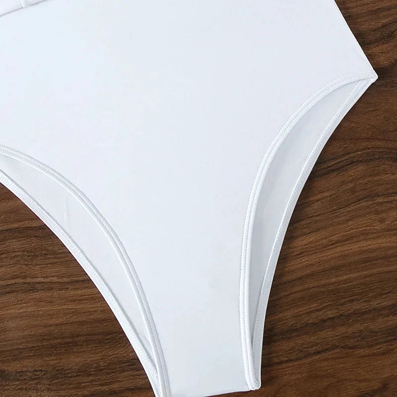Bañador blanco con tirantes cruzados