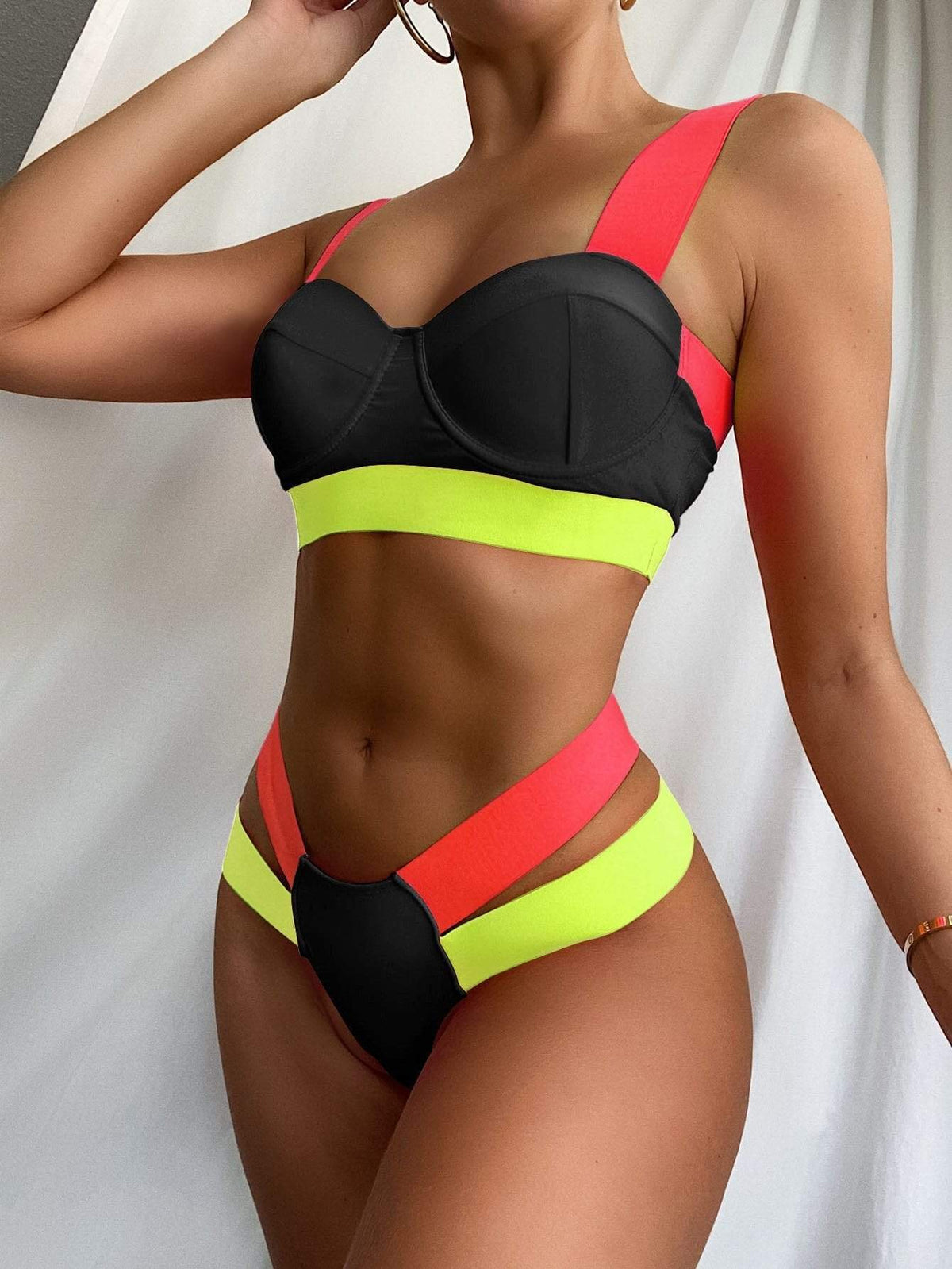 Biquini tricolor con tirantes anchos