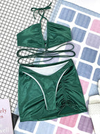 Biquini verde con minifalda