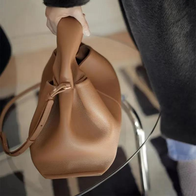 Rosa - Bolso Bandolera de Piel Flexible