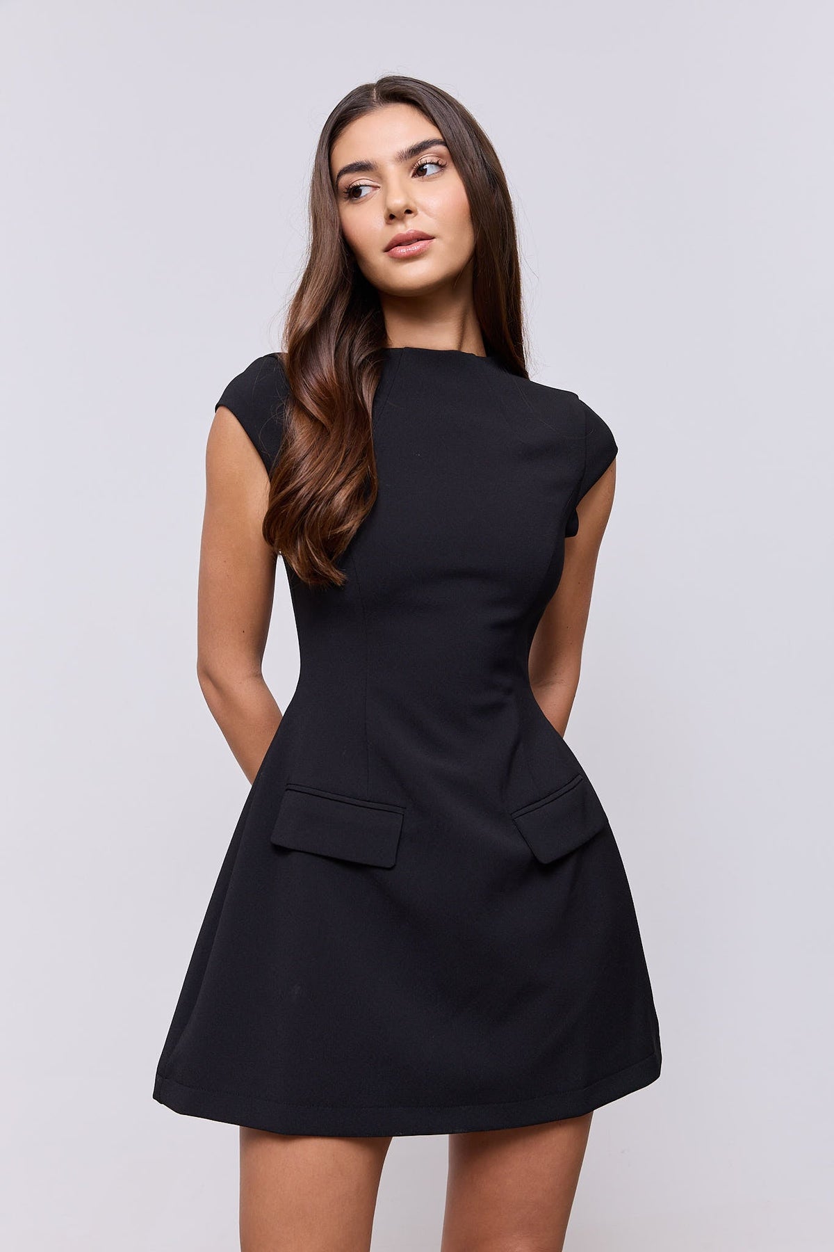 Robe Courte à Manches Courtes