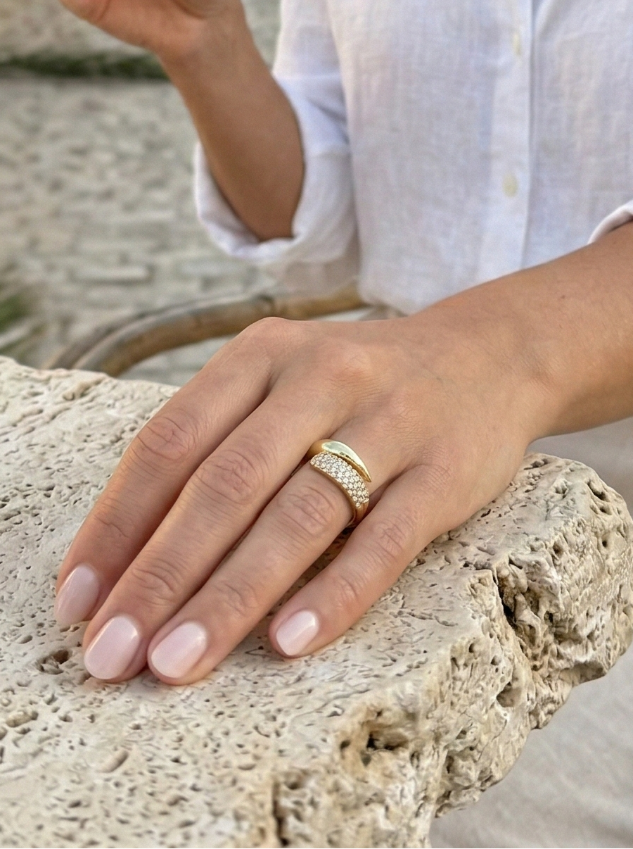 Anillo elegante con piedras preciosas Claudia