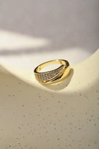 Anillo elegante con piedras preciosas Claudia