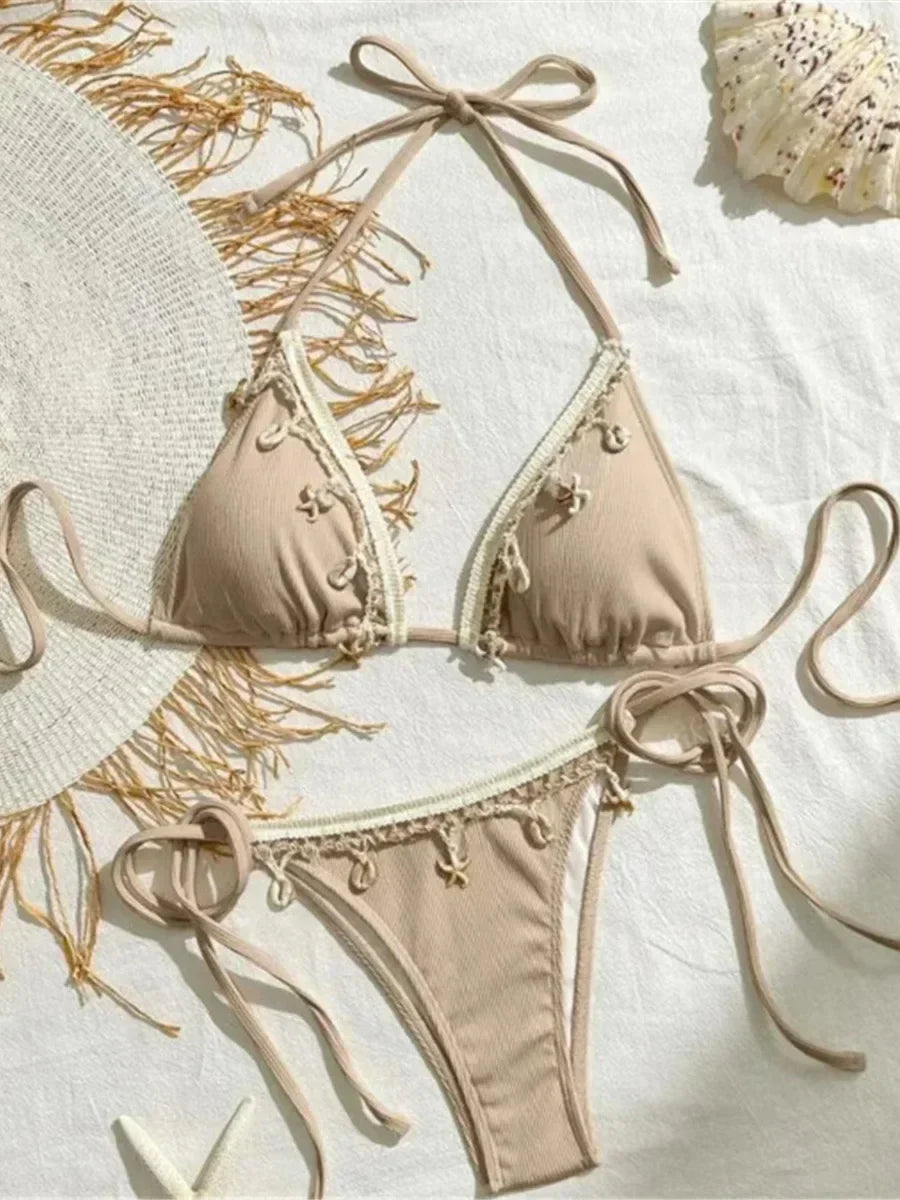 Biquini con detalle de conchas