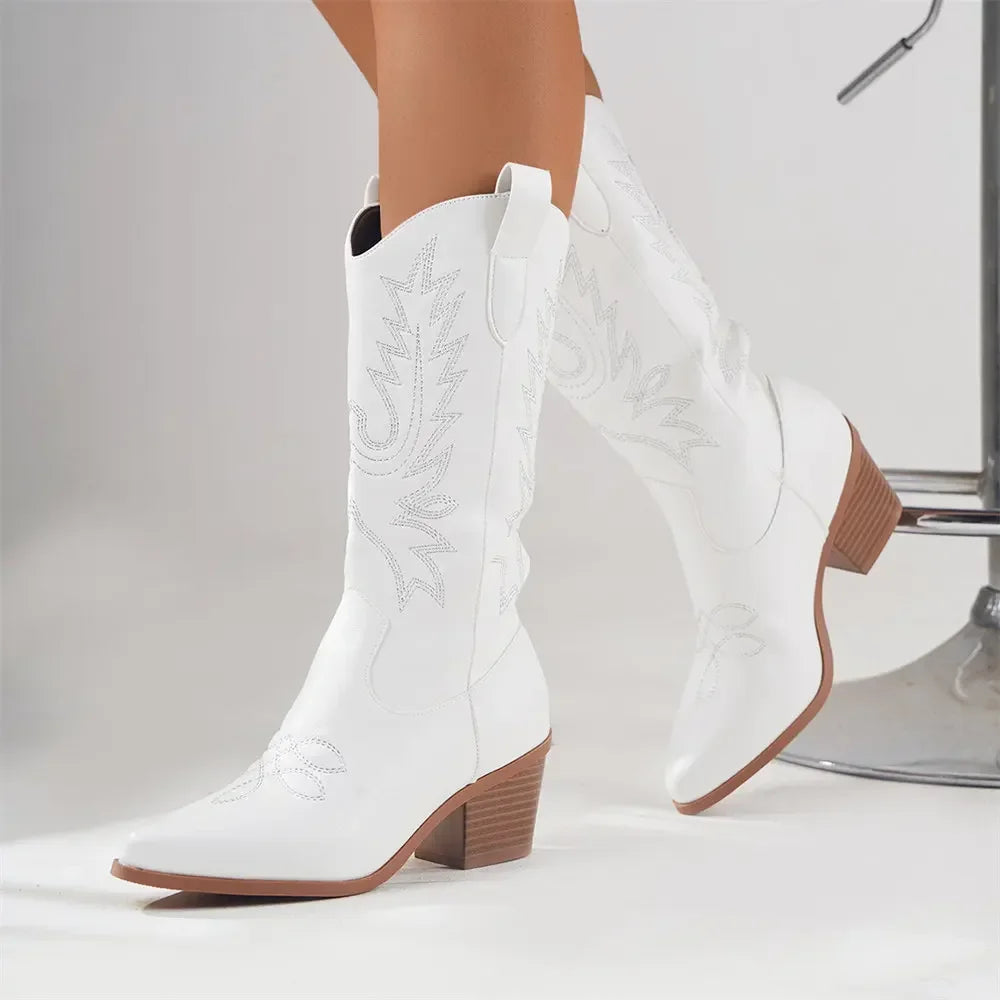 Dyna - Bota Campera Elegante de Tacón con Bordados para Mujer