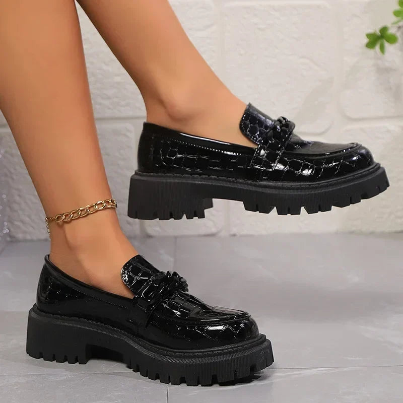 June - Mocasín Estilo Cocodrilo de Charol