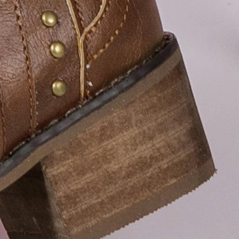 Malena - Bota Campera Vintage Con Tachuelas de Tacón Media Caña