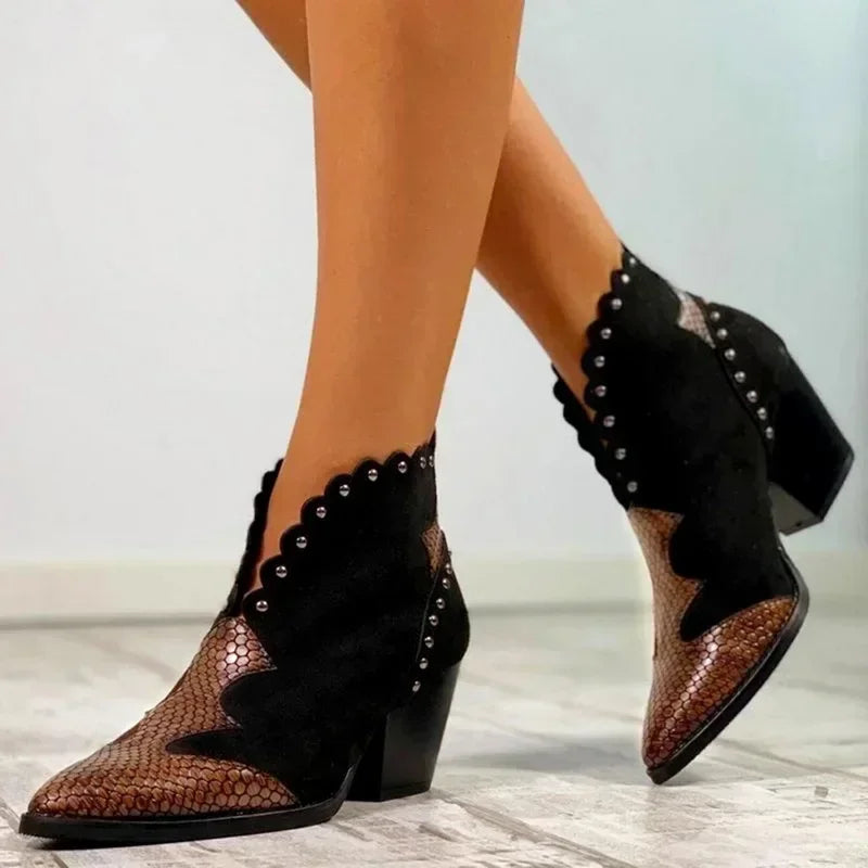 Araceli - Bota Campera Corta Vintage y Con Tachuelas