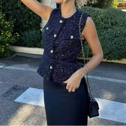 Chaleco de tweed con cinturón sin mangas