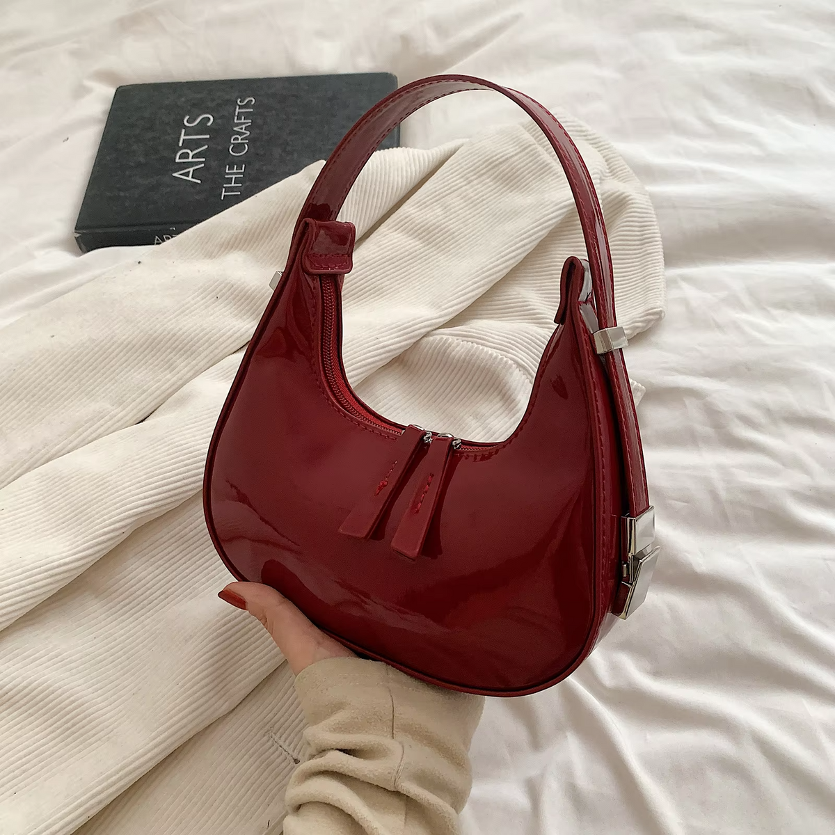 Luna - Bolso de Piel Charol Media Luna Vintage