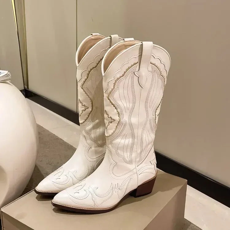 Lyra - Bota Campera Vintage Alta y Blanca de Tacón
