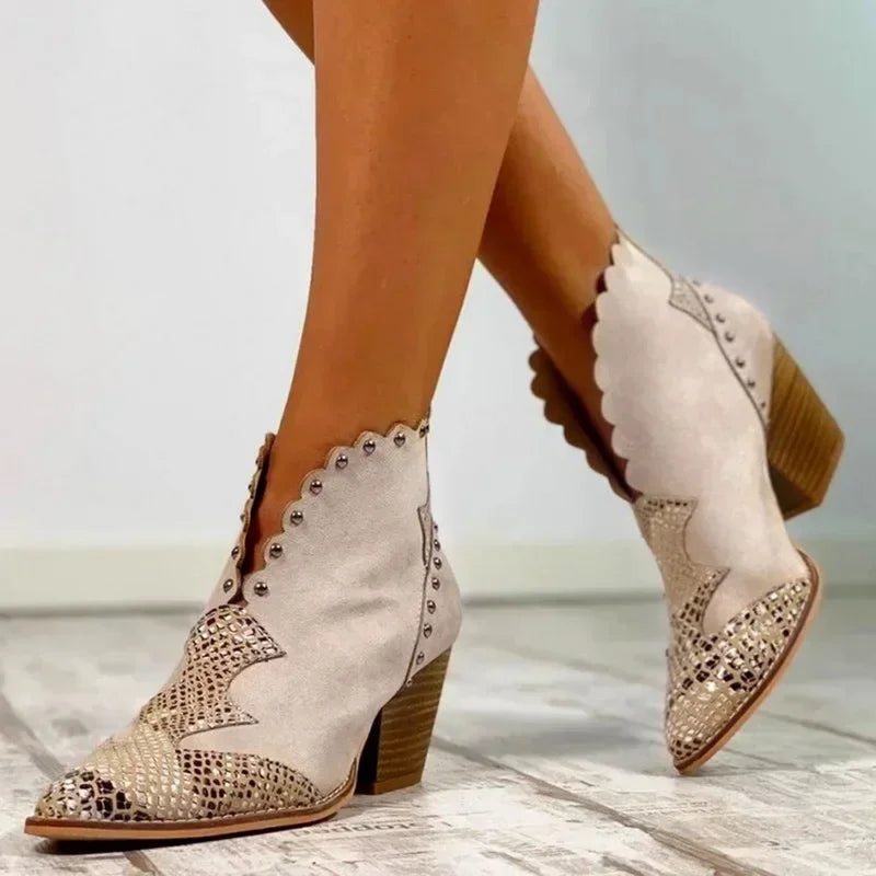 Araceli - Bota Campera Corta Vintage y Con Tachuelas