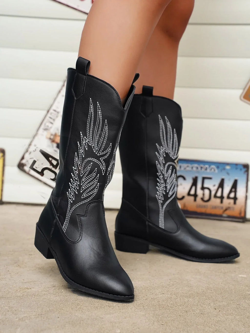Genoveva - Bota Campera Media Caña Elegante y Brillante de Tacón