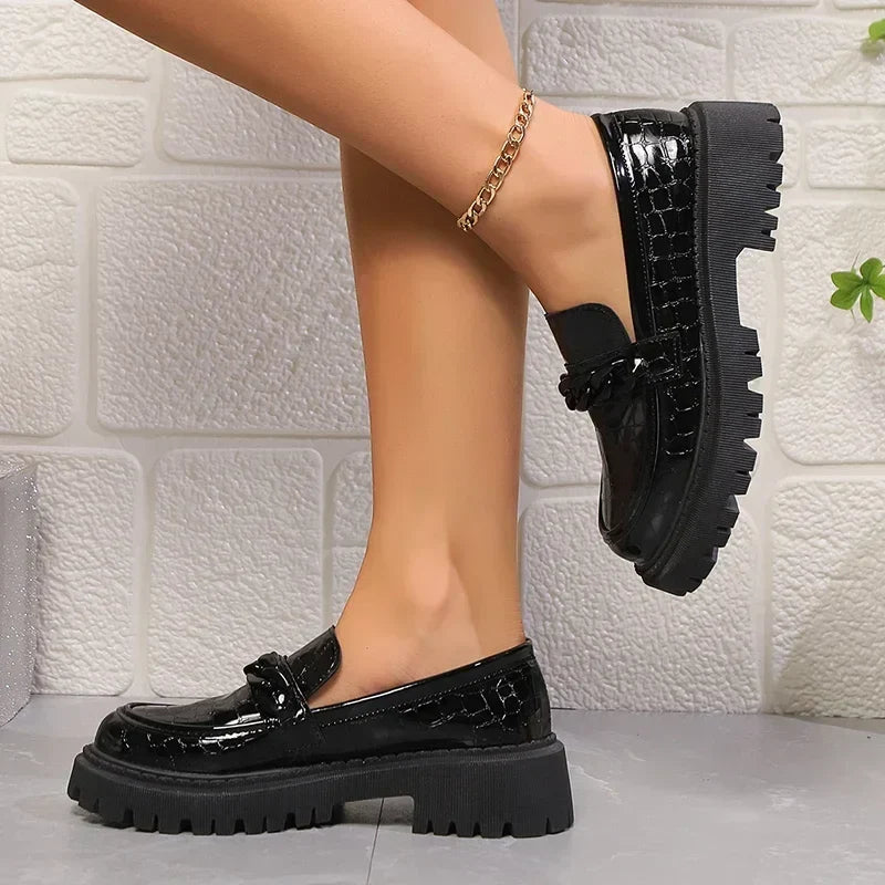 June - Mocasín Estilo Cocodrilo de Charol