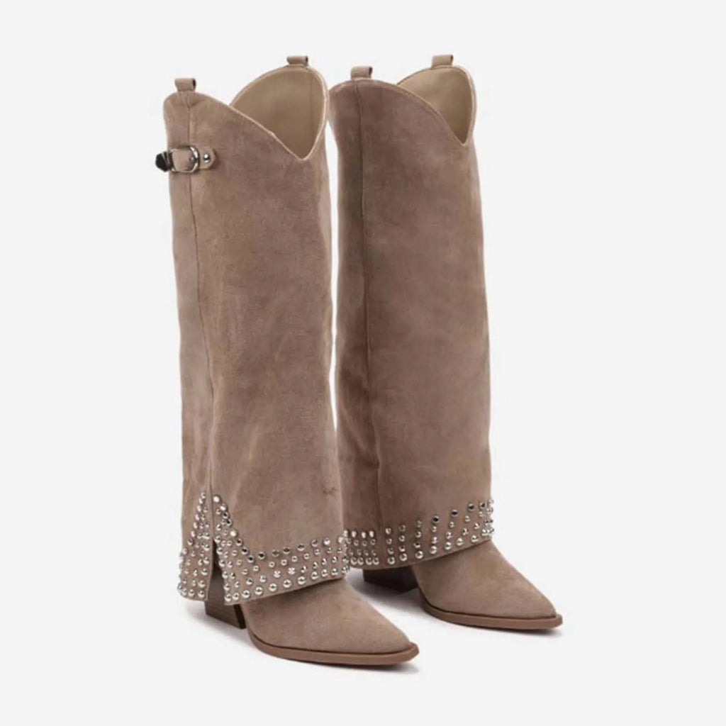 Ema - Bota Campera Larga de Tacón y Remaches y Strass