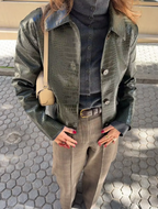Chaqueta de cuero sintético con relieve de cocodrilo Svea