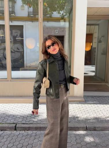 Chaqueta de cuero sintético con relieve de cocodrilo Svea