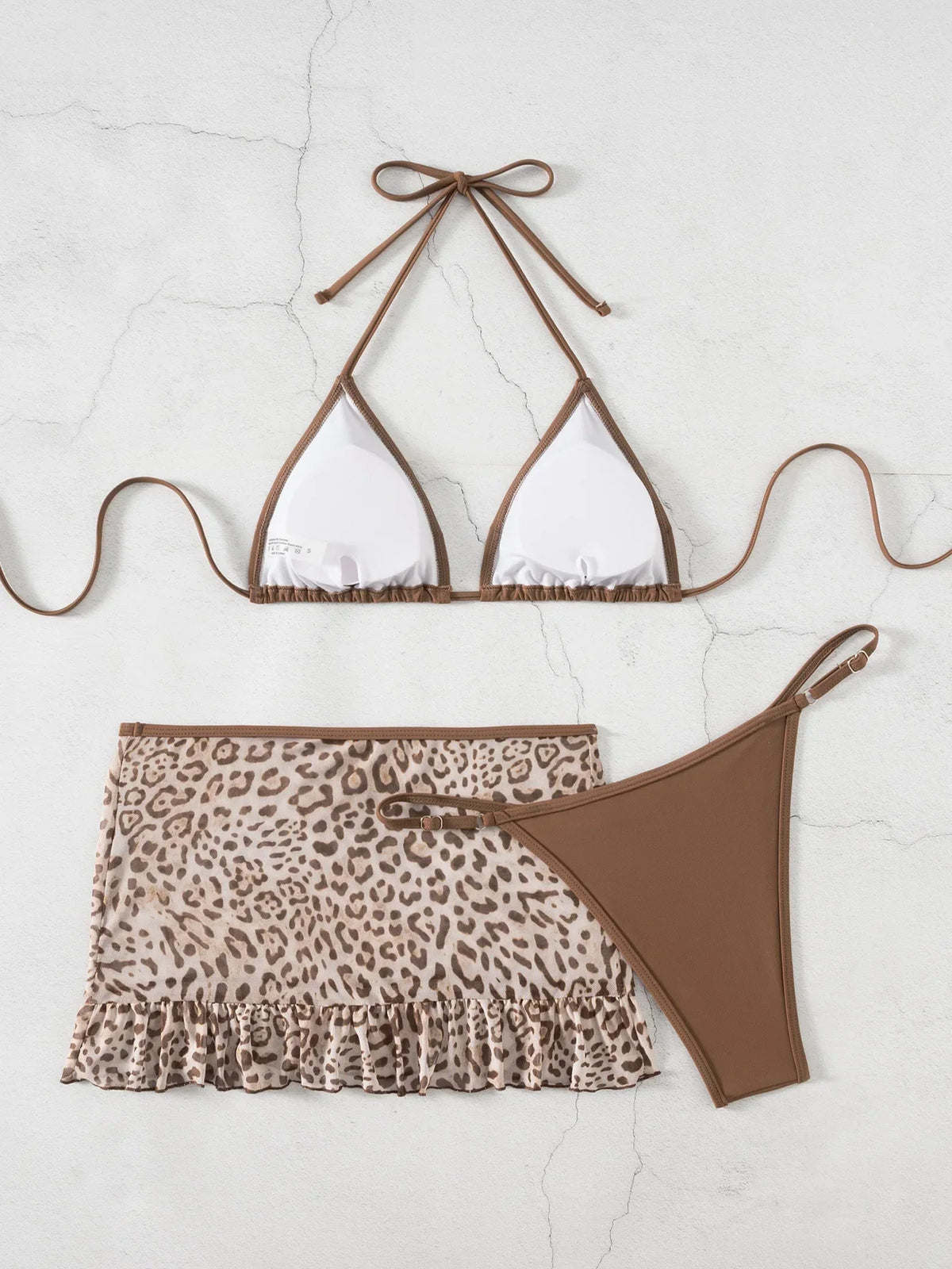 Biquini marrón con minifalda playera estampado de leopardo