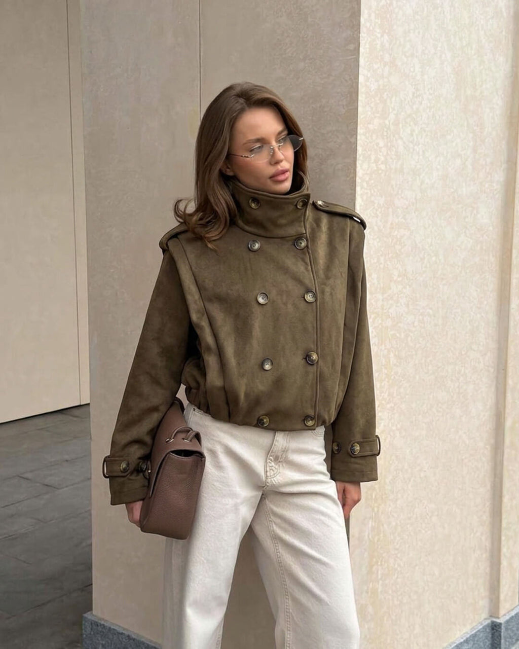 Amelia Trench corto retro en ante sintético