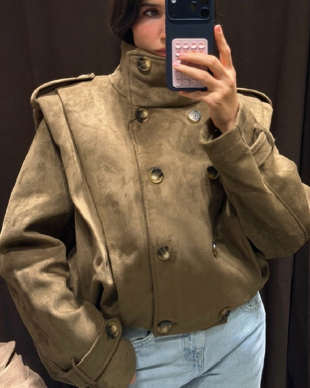 Amelia Trench corto retro en ante sintético