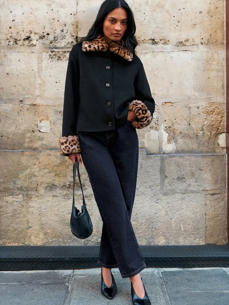Anne Chaqueta abotonada con adorno de pelo sintético y estampado de leopardo