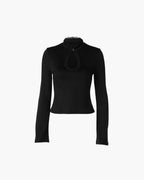 Blusa Gloria con cuello alto y aberturas en el escote
