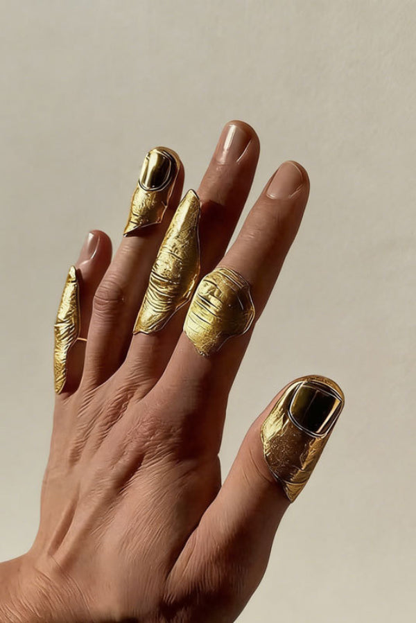 Anillo de Metal Plisado de Forma Irregular
