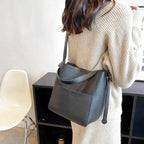 CAMILLE - Bolso Bandolera Grande de Piel Flexible Grabada