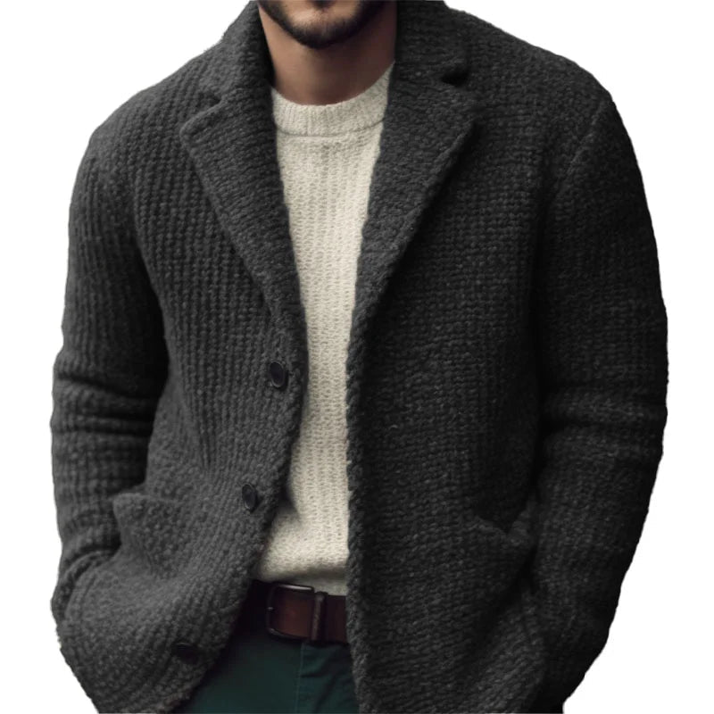 Cárdigan elegante para hombre: confort cálido y corte versátil